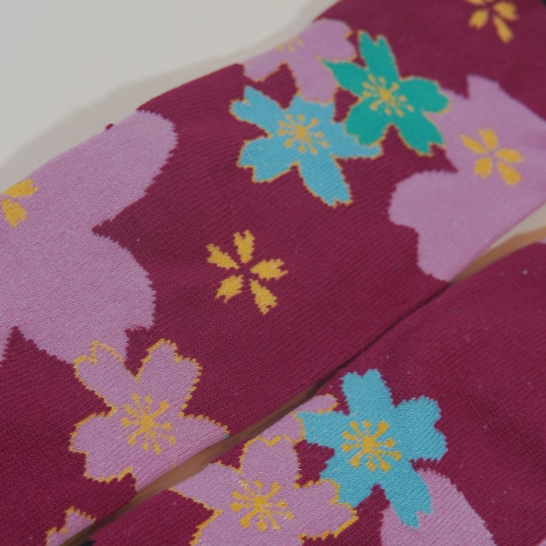 Sakura Sakura Cherry Tabi Socks