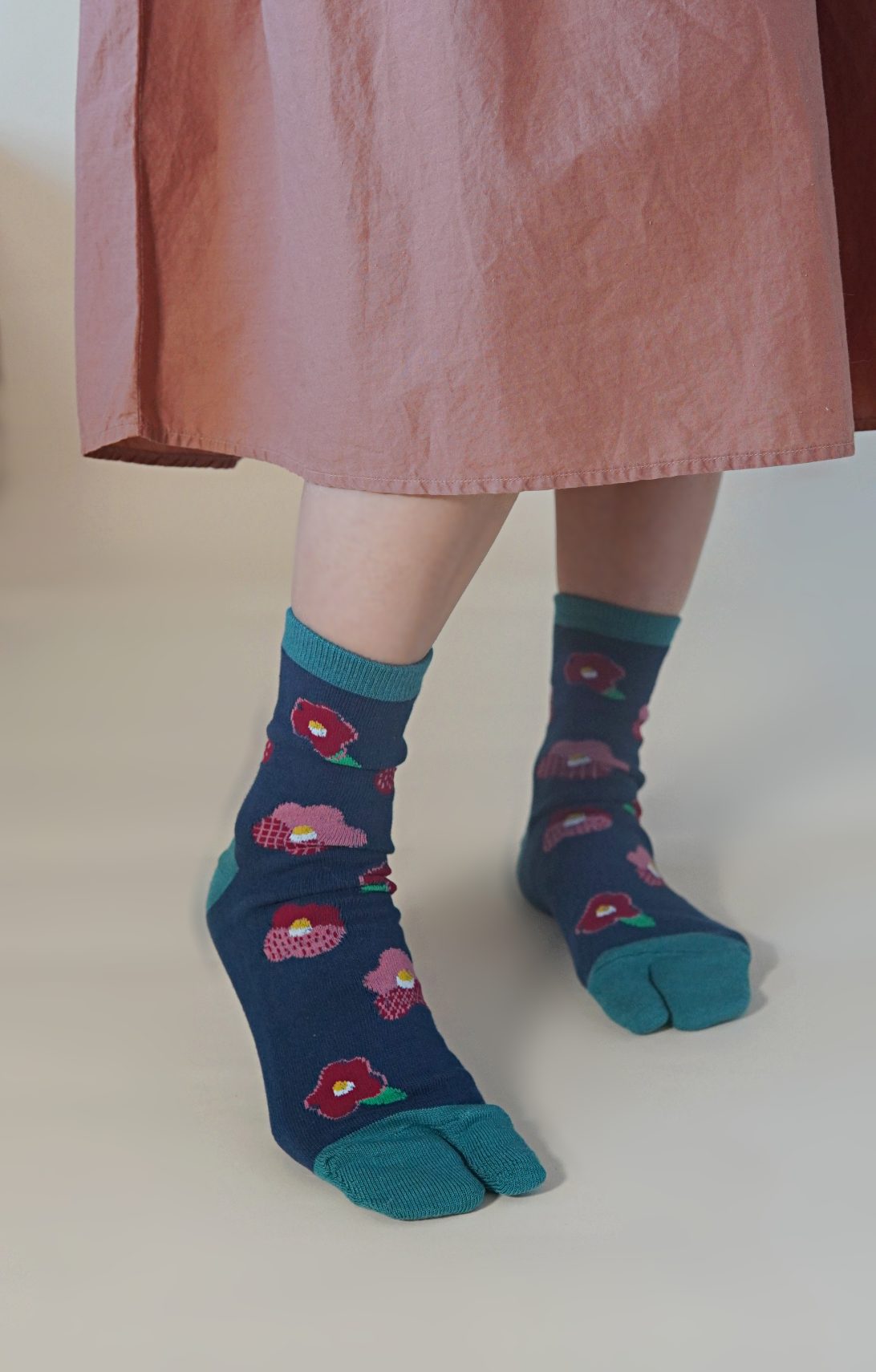 Camellia Tabi Socks - Super Strech